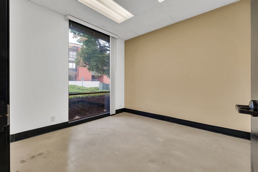 More Photos Of 550 N Golden Circle Dr, Santa Ana Office For Lease