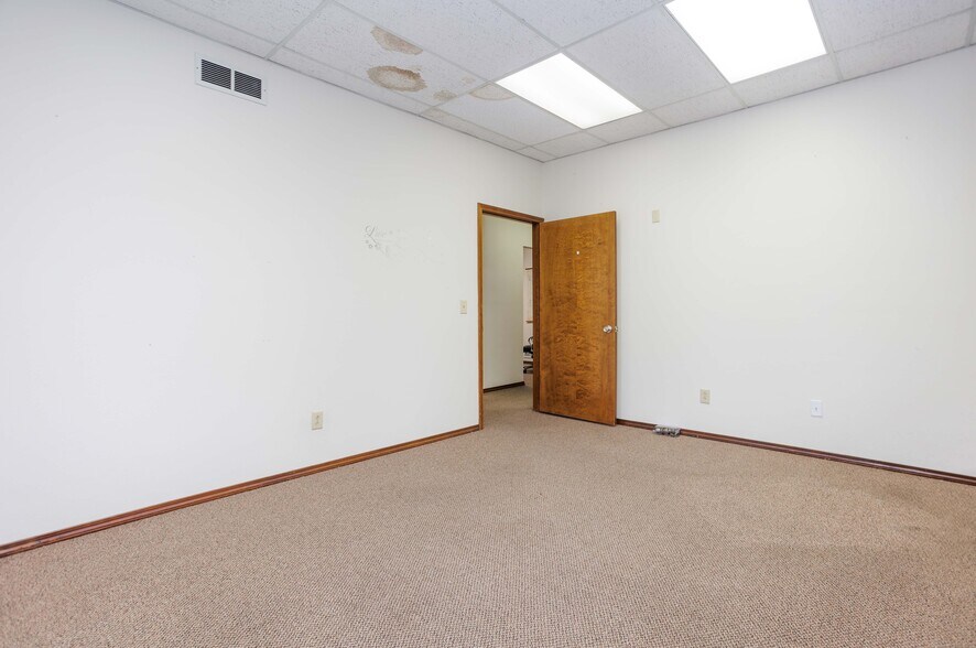 More Photos Of 100 N Fruitland St, Kennewick Office For Lease