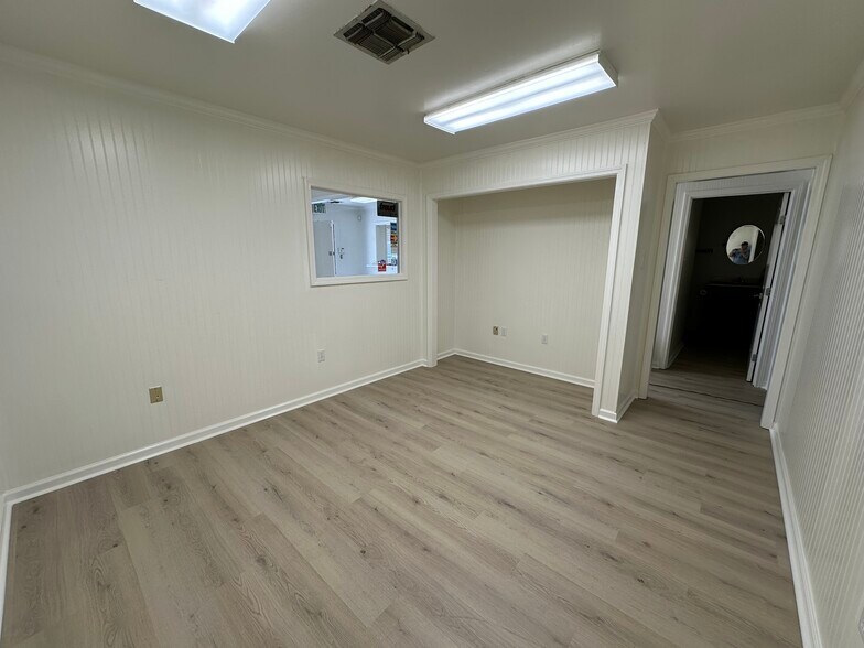 More Photos Of 2829 Needham Dr, Baton Rouge Warehouse For Lease