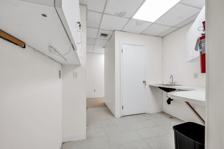 More Photos Of 102-104 S Main St, Manville Office Residential For Lease