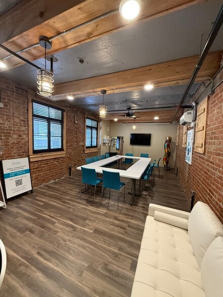 More Photos Of 6 Main Street Ext, Plymouth Office Residential For Lease