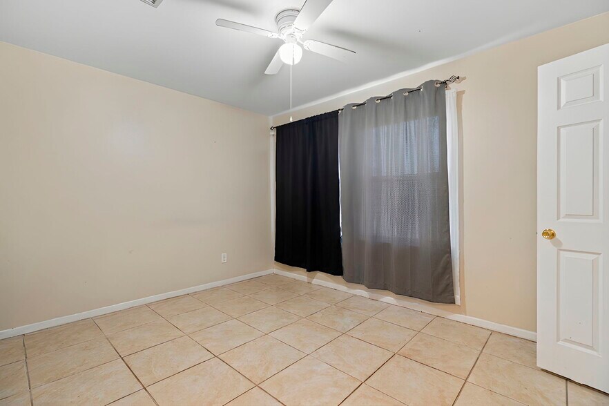 More Photos Of 2816 Lafferty Rd, Pasadena Apartments For Sale