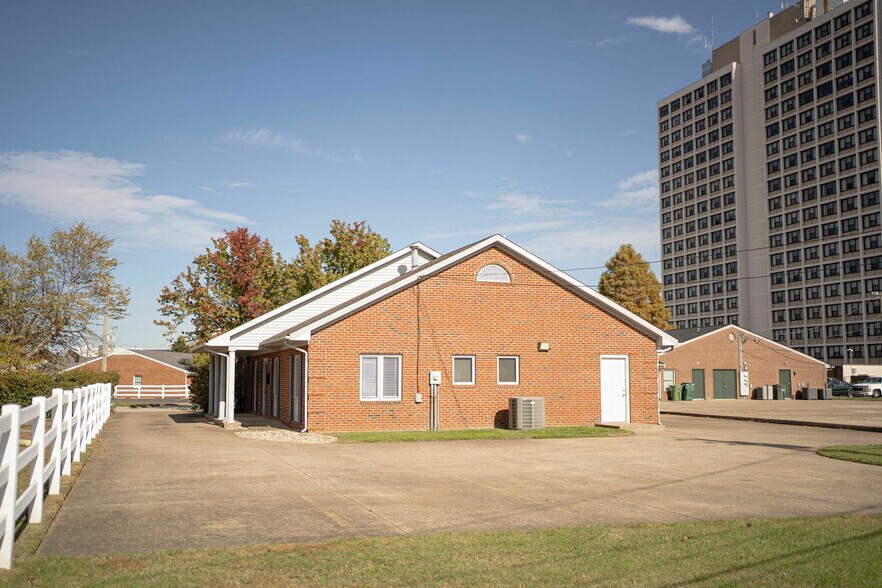 More Photos Of 726 Harvard Dr, Owensboro Office For Sale