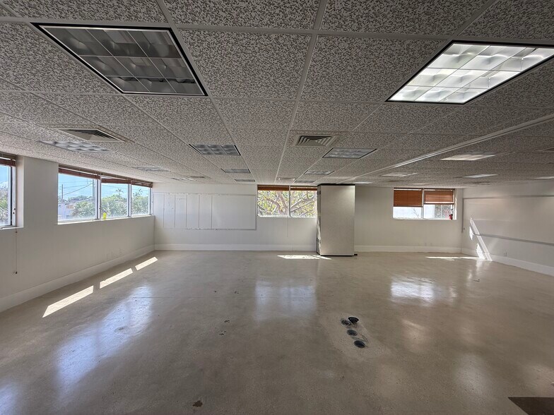 More Photos Of 2434 Hollywood Blvd, Hollywood Office For Sale