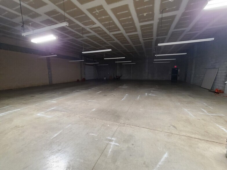 More Photos Of 3676 Crescent Ct E, Whitehall Warehouse For Lease