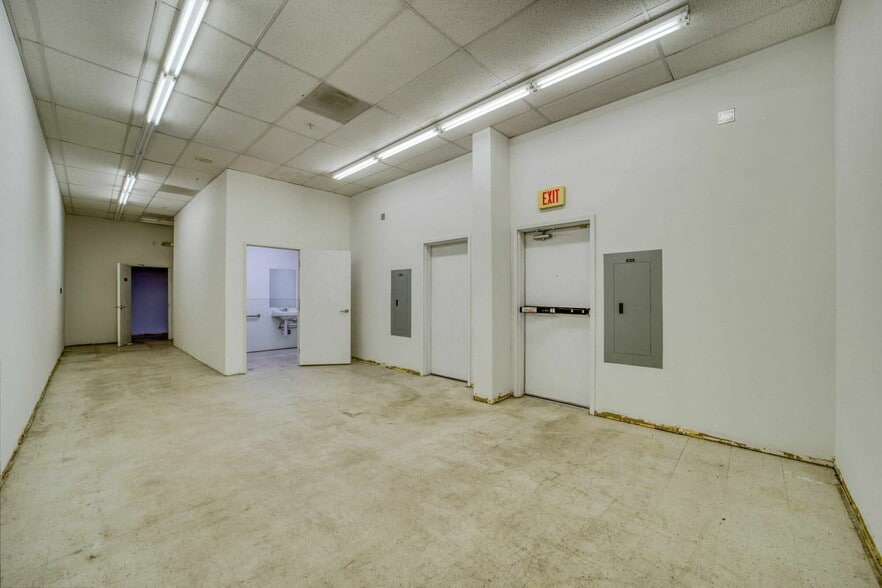 More Photos Of 2840 Highway 95, Bullhead City General Retail For Lease