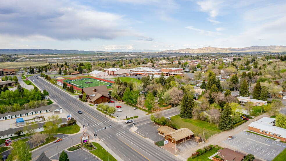 More Photos Of 802 Canyon Ave, Cody Office For Sale