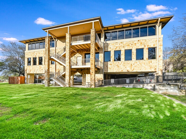 More Photos Of 3 Lakeway Centre Ct, Austin Medical For Lease