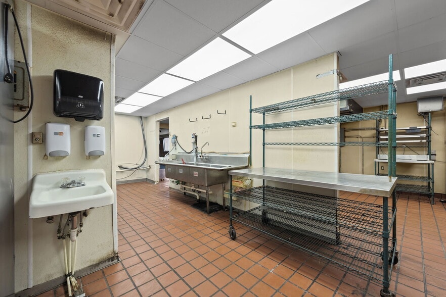 More Photos Of 1301 Gum Branch Rd, Jacksonville Restaurant For Lease