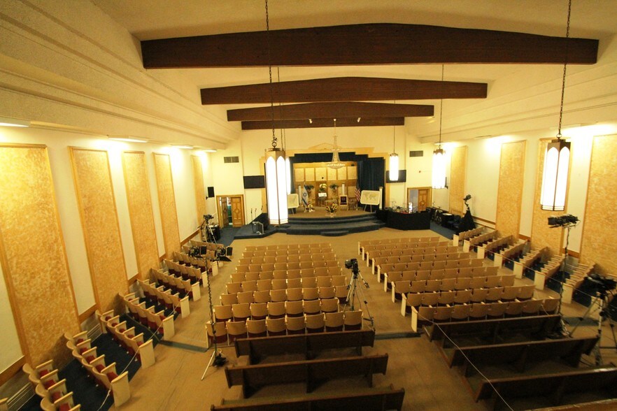 More Photos Of 120 E 25th St, Los Angeles Religious Facility For Lease