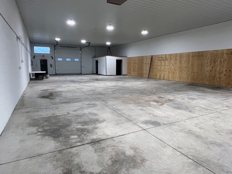 More Photos Of 3061-3069 Lamb Ave, Columbus Warehouse For Lease