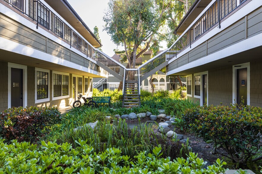 More Photos Of 2900 Bristol St, Costa Mesa Office For Sale