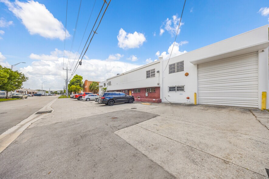 More Photos Of 7725 W 2nd Ct, Hialeah Warehouse For Sale