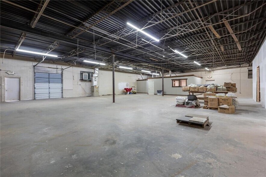 More Photos Of 306 US 123 Byp, Seneca Manufacturing For Lease