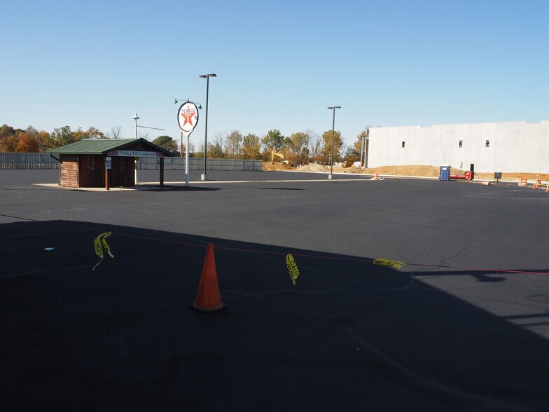 More Photos Of 9430 N Karen Dr, Mooresville Light Distribution For Lease