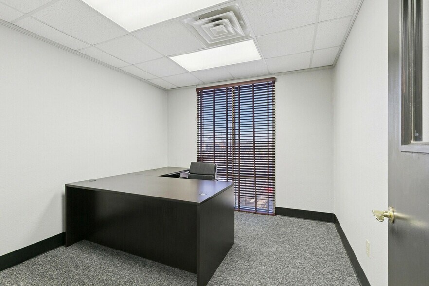 More Photos Of 1841 Enterprise Dr, Harvey Service For Lease