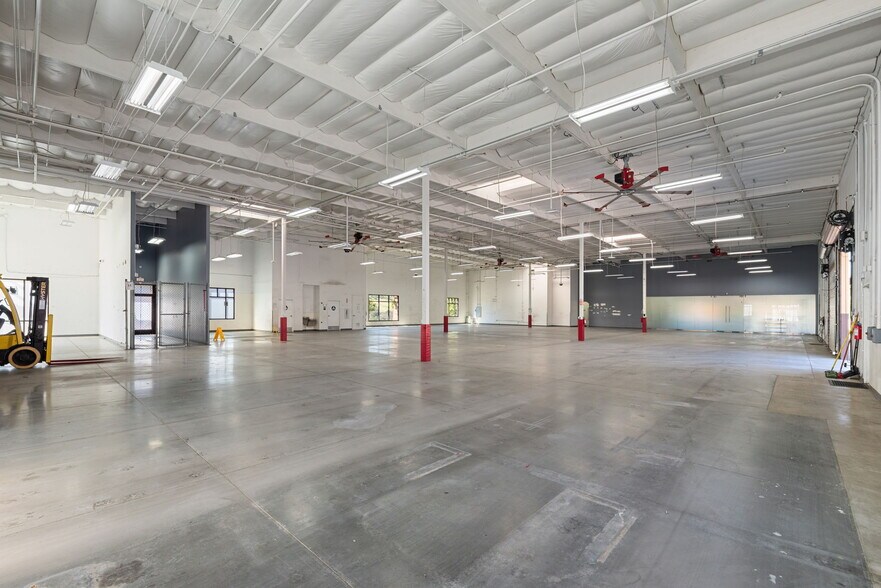 More Photos Of 28721 Canwood St, Agoura Hills Unknown For Lease