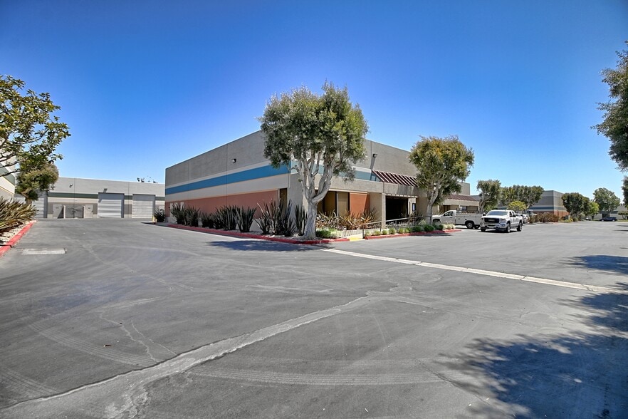 More Photos Of 1937 Goodyear Ave, Ventura Warehouse For Lease