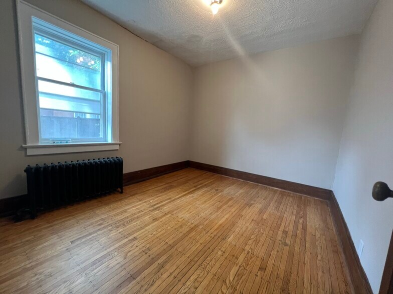 More Photos Of 3 Church St, St Catharines Apartments For Sale