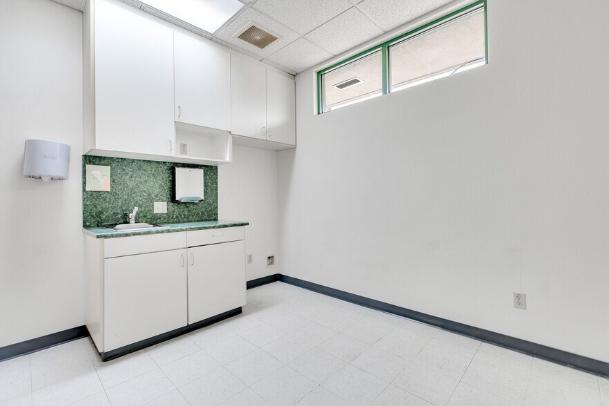 More Photos Of 222 I St, Los Banos Office For Lease