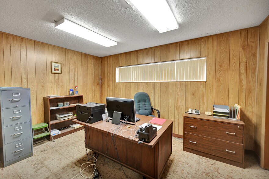 More Photos Of 501 Hillcrest Ave, Odessa Warehouse For Sale