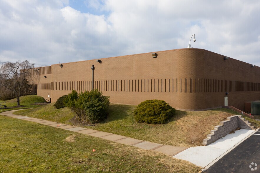 More Photos Of 2 Corporate Pl, Piscataway Warehouse For Sale