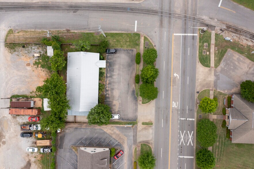 More Photos Of 1600 Greensboro Ave, Tuscaloosa Veterinarian Kennel For Sale
