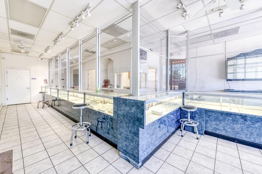 More Photos Of 2403-2405 E Clinton Ave, Fresno General Retail For Sale
