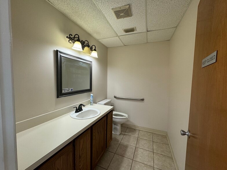 More Photos Of 3938 Sunbeam Rd, Jacksonville Medical For Sale