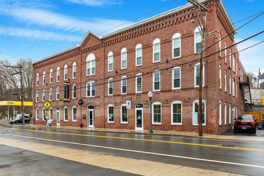 More Photos Of 77 Elm St, Amesbury Loft Creative Space For Lease