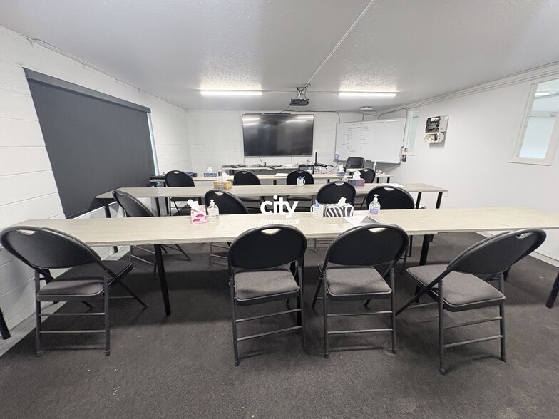 More Photos Of 10555 111th St NW, Edmonton Industrial For Sale