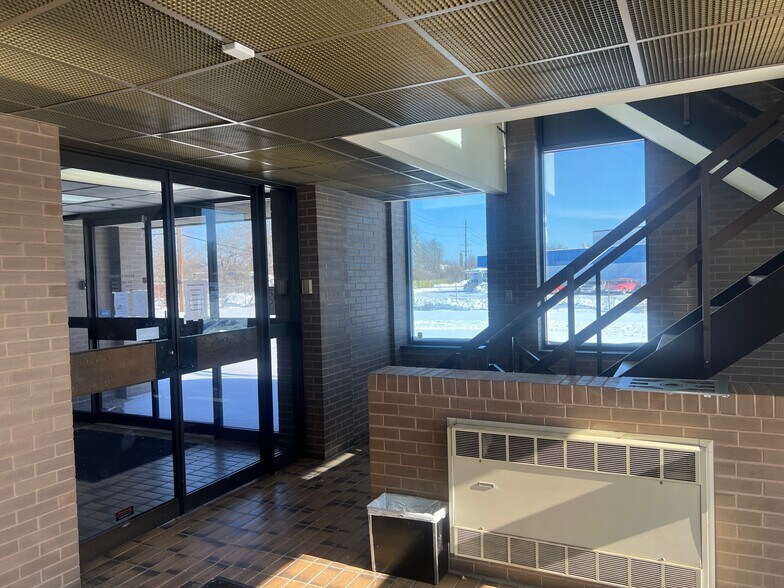 More Photos Of 660 N University Blvd, Middletown Office For Lease