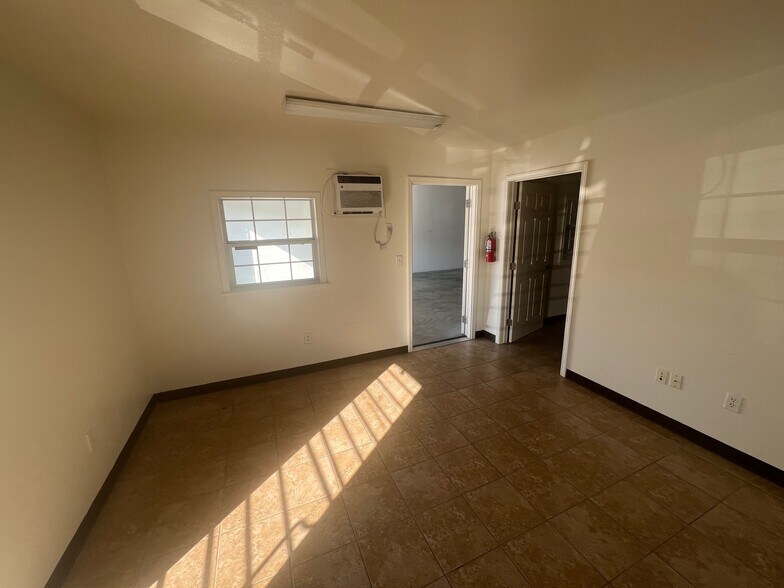 More Photos Of 317 E Cedar Ave, McAllen Warehouse For Lease