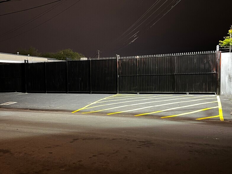 More Photos Of 7305 Deering Ave, Canoga Park Land For Lease