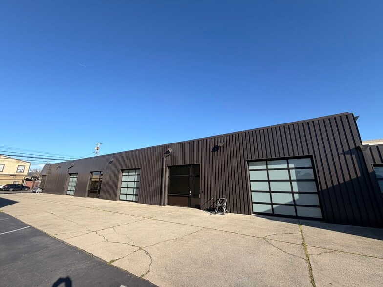 Primary Photo Of 2620-2626 Spring St, Redwood City Light Manufacturing For Lease