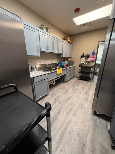 More Photos Of 1351 N Zaragoza Rd, El Paso Office For Sale