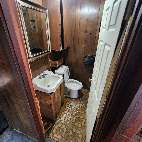 More Photos Of 6225 Greens Rd, Humble Bar For Lease
