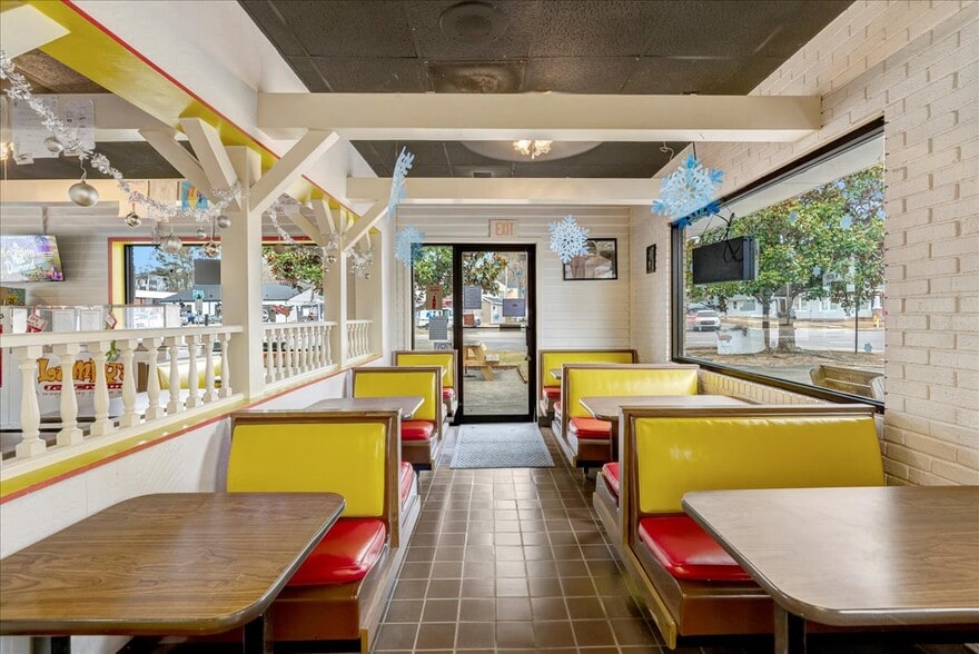 More Photos Of 306 Wait Ave, Wake Forest Fast Food For Sale