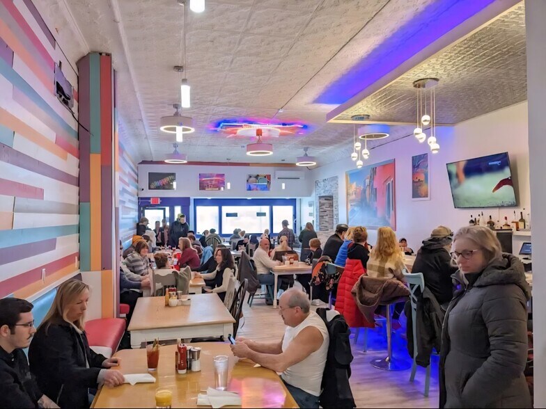 More Photos Of 324 W Main St, Gaylord Restaurant For Sale