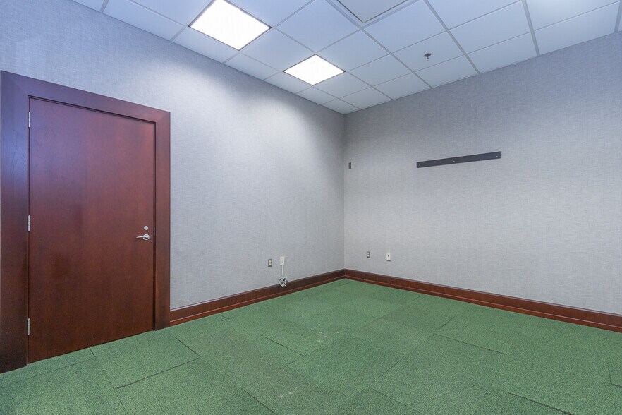 More Photos Of 129 N Main St, Anderson Office For Lease