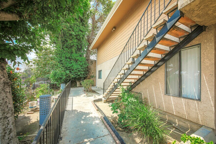 More Photos Of 7505-7507 Woodman Ave, Van Nuys Apartments For Sale