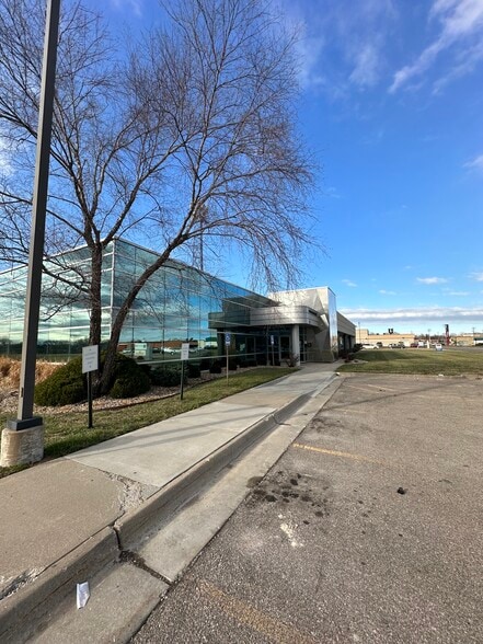 More Photos Of 2121 SW Chelsea Dr, Topeka Flex For Lease