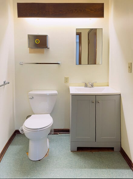 More Photos Of 1515 W Walnut St, Jacksonville Medical For Sale