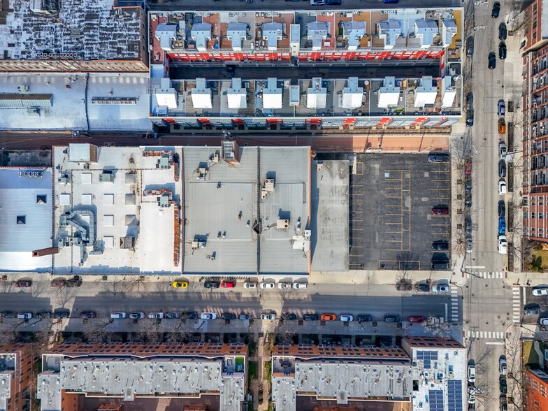 More Photos Of 1100-1114 W Monroe St, Chicago Showroom For Lease