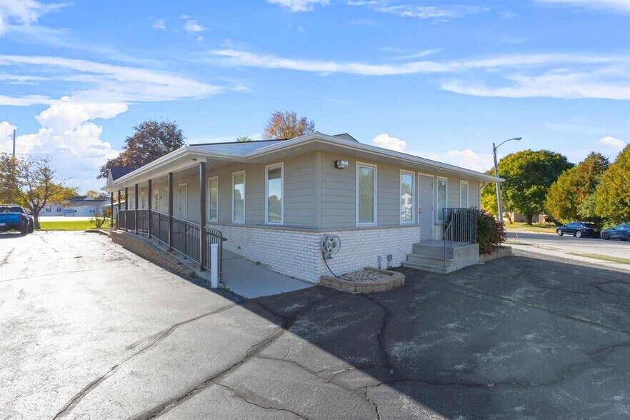 More Photos Of 2131 Calumet Dr, New Holstein Medical For Lease