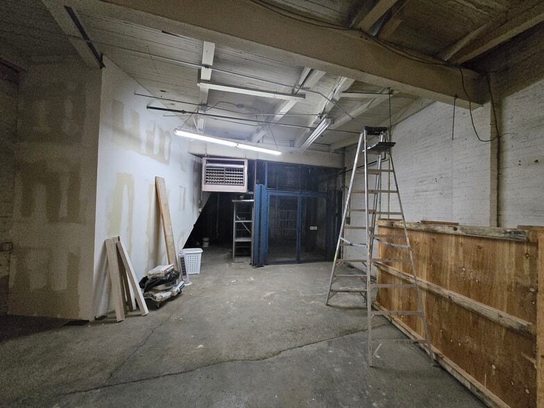 More Photos Of 4507 Lorain Ave, Cleveland Office For Lease