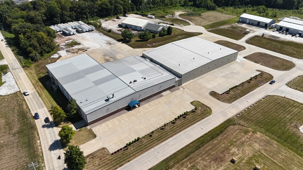 More Photos Of 1011 Industrial Ct, Moscow Mills Warehouse For Lease