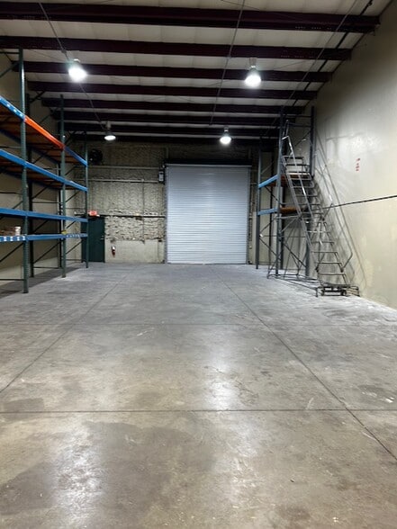 More Photos Of 7997 Mercantile St, North Fort Myers Warehouse For Lease
