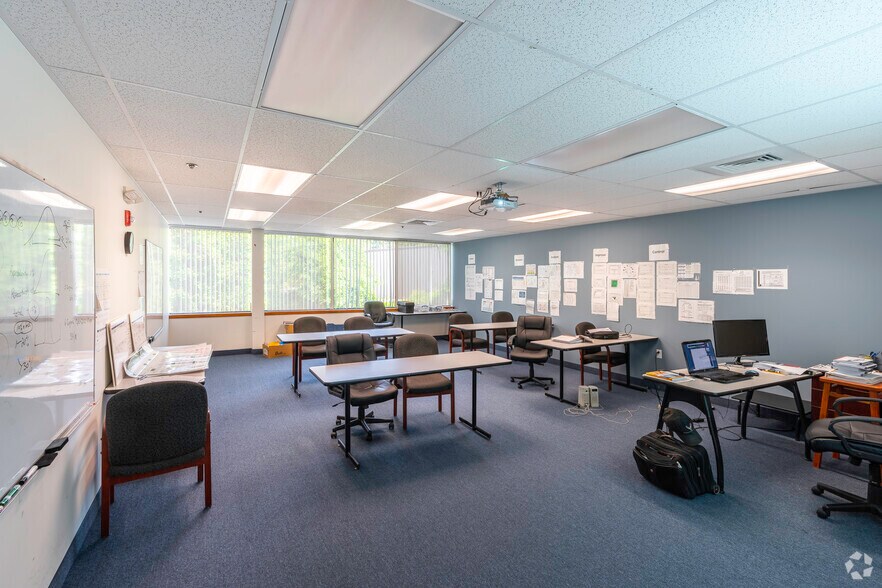 More Photos Of 28 Lord Rd, Marlborough Office For Lease