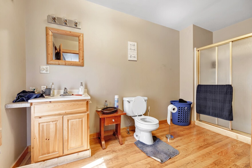 More Photos Of 633 Bissell St, White Lake General Retail For Sale